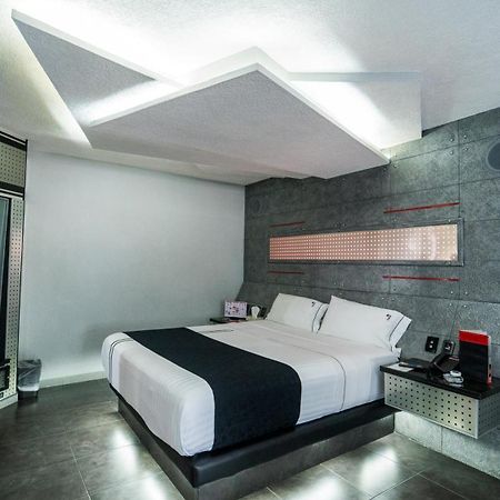 Kuboz Motor Hotel  Zapopan Kültér fotó
