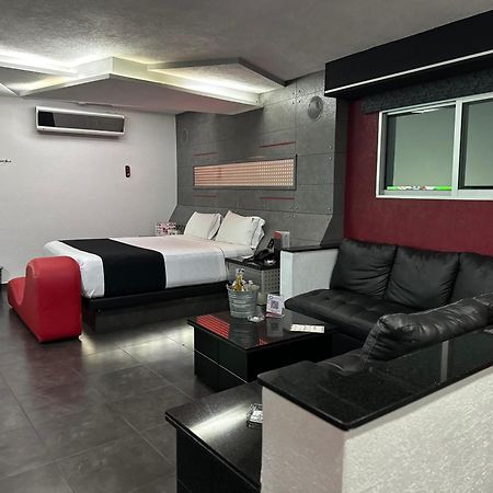 Kuboz Motor Hotel  Zapopan Kültér fotó