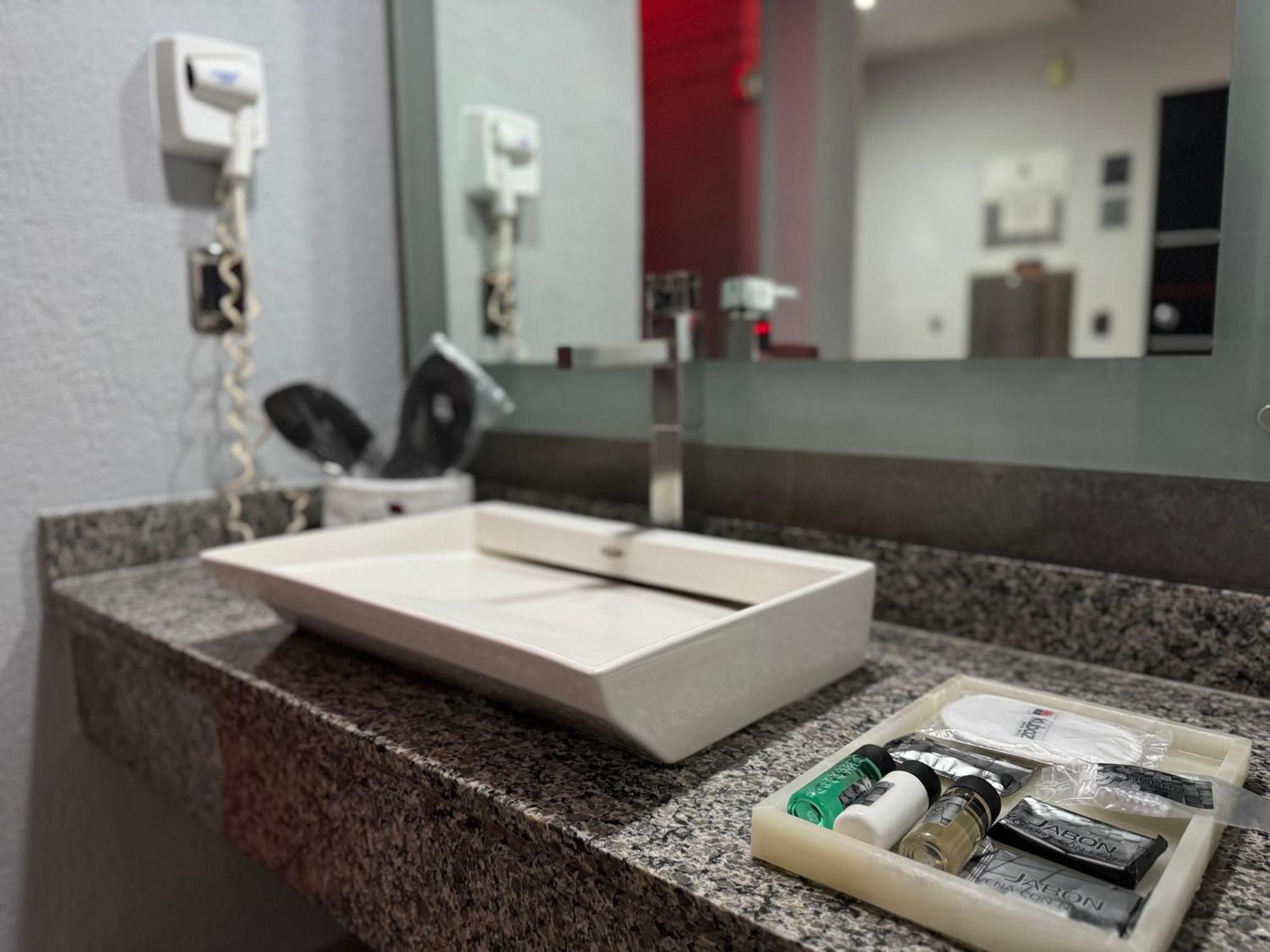 Kuboz Motor Hotel  Zapopan Kültér fotó