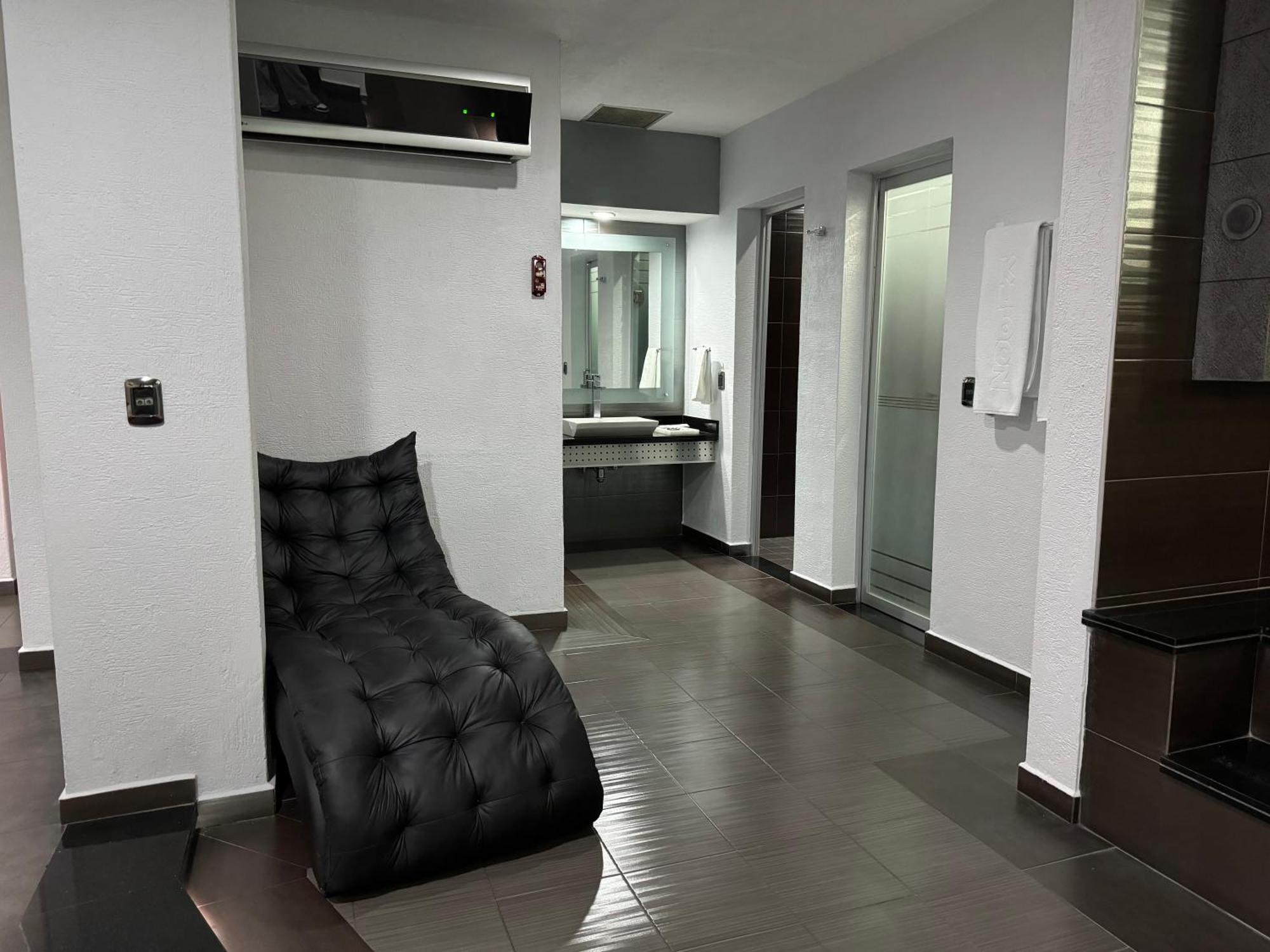 Kuboz Motor Hotel  Zapopan Kültér fotó