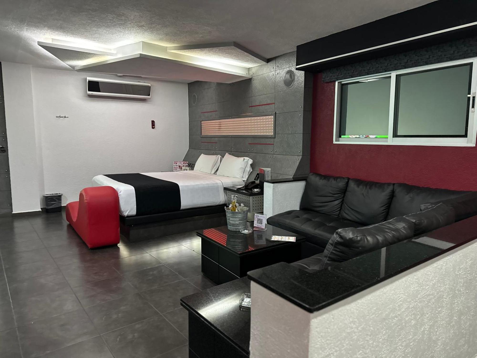 Kuboz Motor Hotel  Zapopan Kültér fotó